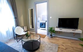 Cozy Apartment On The Boulevard.